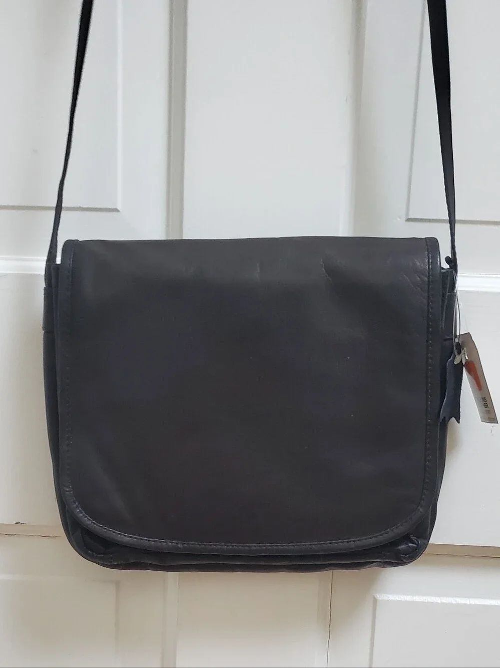 Wilsons Leather Men's Black Leather Messenger Crossbody Bag